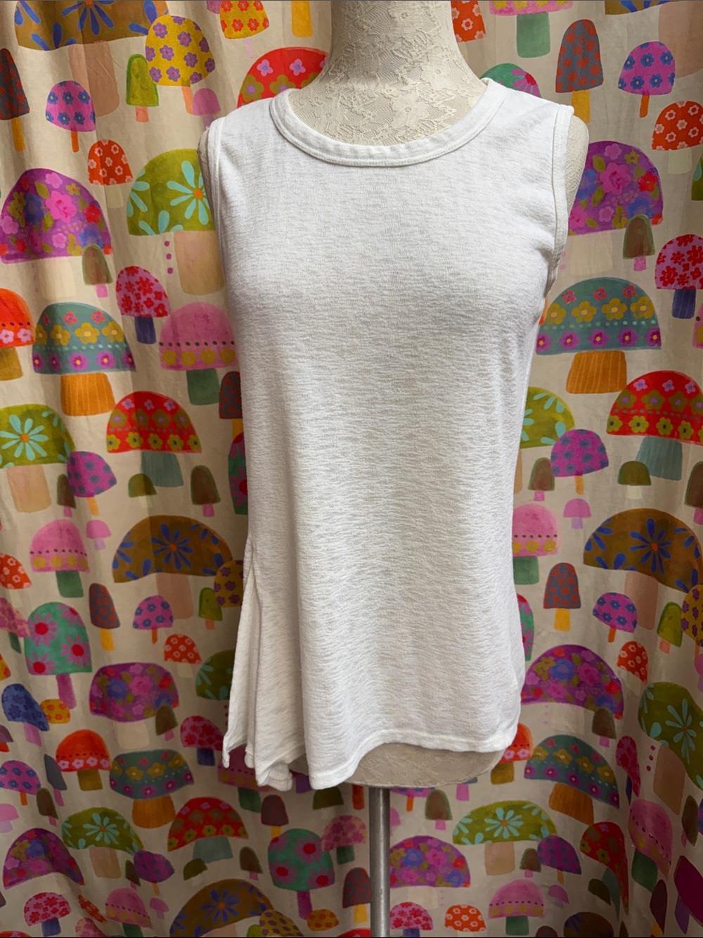 Bobeau Sleeveless Blouse. Small